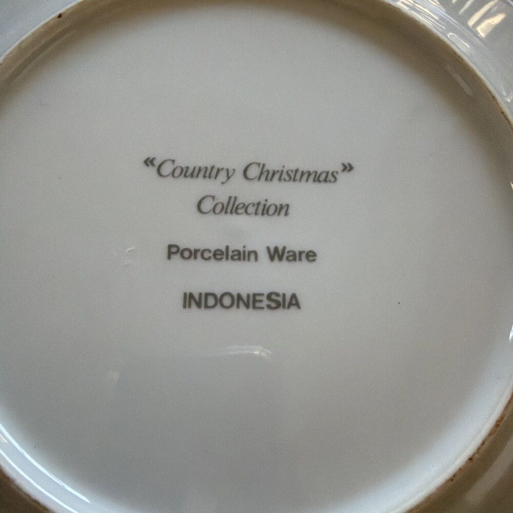 "Country Christmas" Collection 9.5" Porcelain Ware Indonesia Plate or Wall Decor - Picture 6 of 6